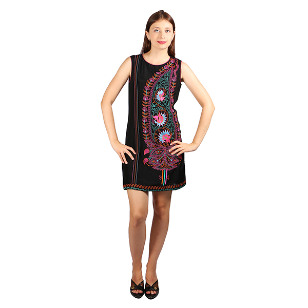 Zestful effectively embroidered tunic